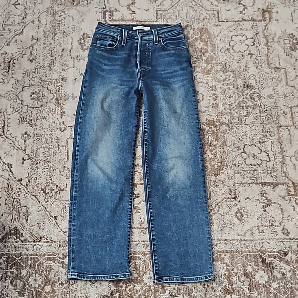 Levi's Women's Mid Blue Straight-Leg Jeans - Picture 3 of 7
